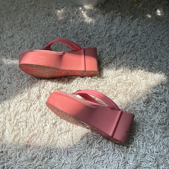 Coach Platforms - Picture 2 of 3